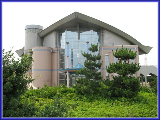 新浜リサイクルセンター管理棟（リサイクルプラザ）