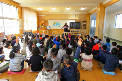 国際交流員が稲毛第二小学校を訪問