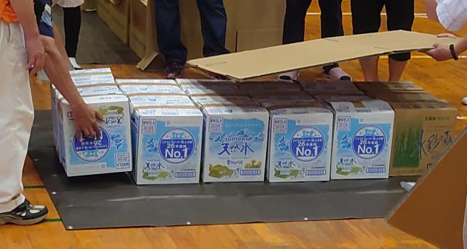 0828段ボールベッド組み立て1