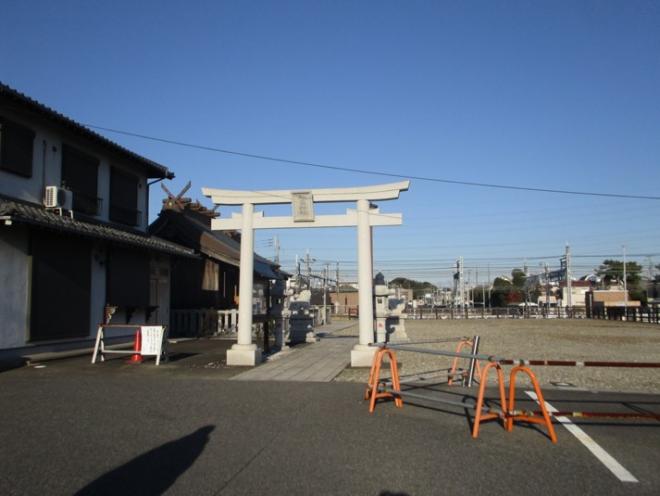 昆陽神社の白い鳥居の画像