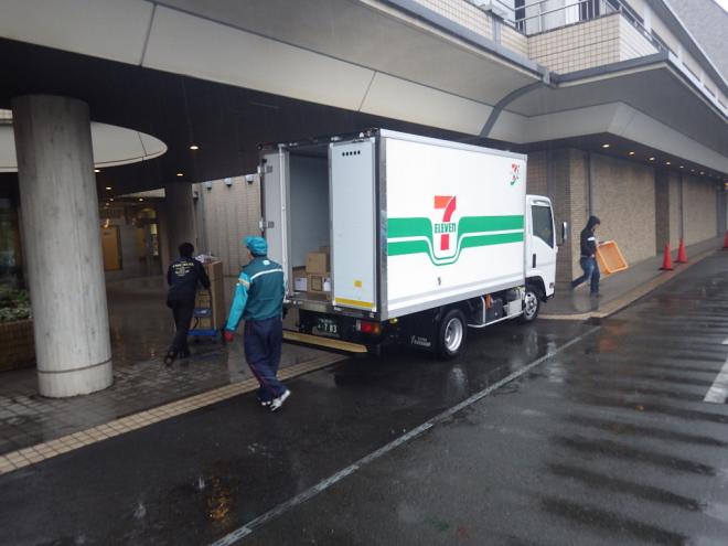 寄贈物品の受け入れ（セブン→社協）