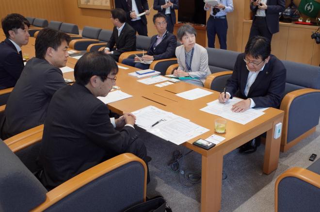 マルホ株式会社協定締結式2