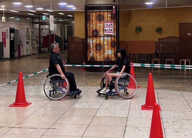 令和7年度第1回ボッチャ体験会競技用車いす体験の様子
