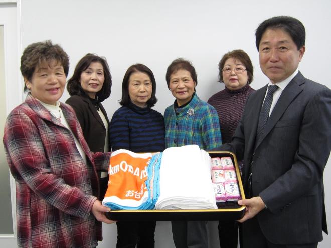 区長と稲毛すみれ会の皆様の写真