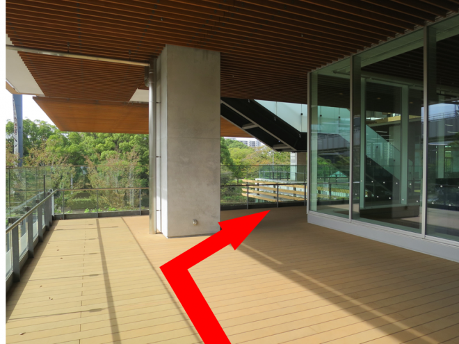 ２階みなと公園側出入口アクセス03