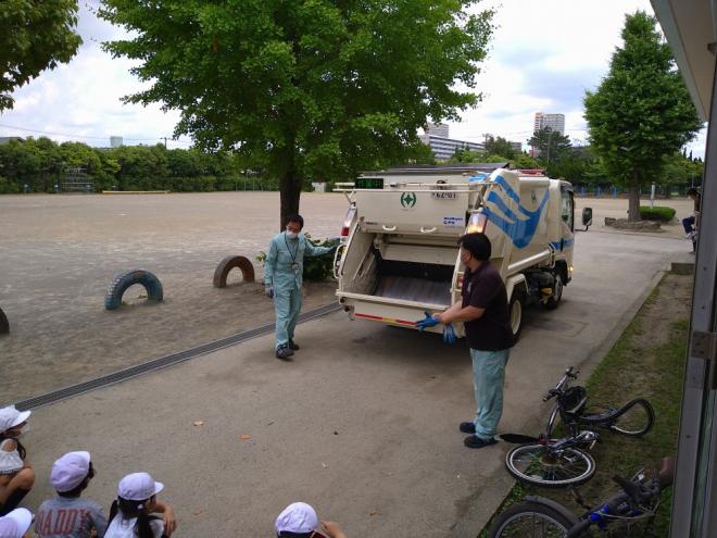 ごみ収集車実演（コロナ後）