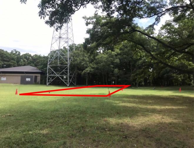 現地の様子(発掘調査地点矢印方向から)