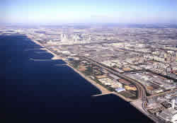 上空から見た千葉市の海岸線の画像