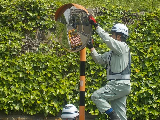 カーブミラー角度調整