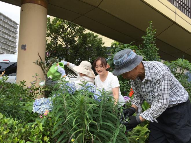 検見川浜駅前美化会02