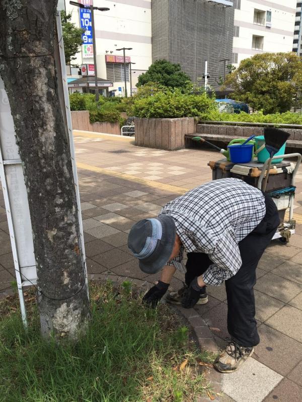 検見川浜駅前美化会03