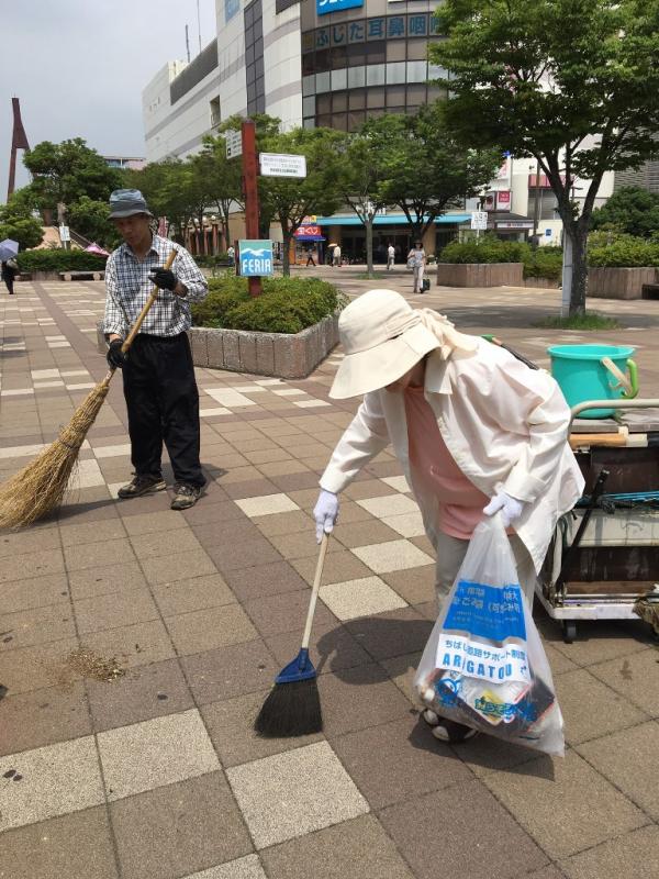 検見川浜駅前美化会04