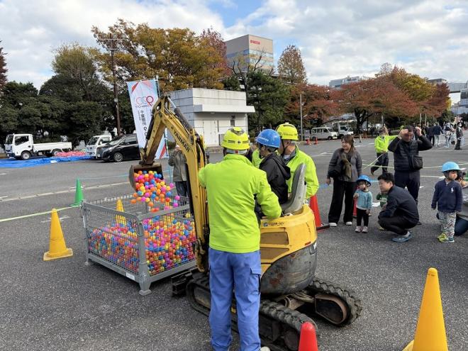 小型バックホウ操作体験：千葉市建設業協会