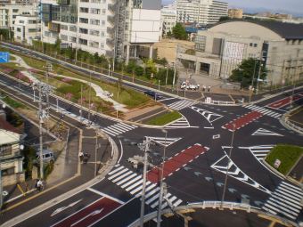 新港横戸町線交差点