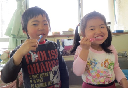 歯磨きをしている写真