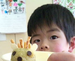 ハリネズミポテトを見せている写真