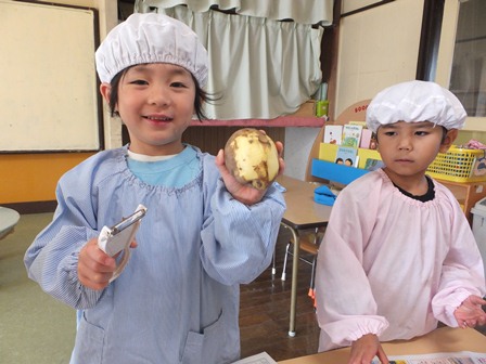 ジャガイモ皮むき