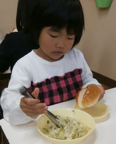 キャベツを挟む写真