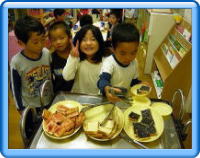 ラスクを選んでいる写真