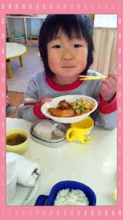 っ切り干し大根の煮物を食べる写真