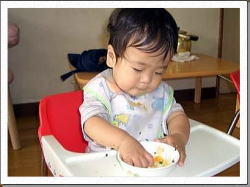 手づかみ食べの写真