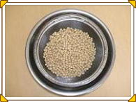 煮た大豆の写真