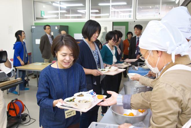 給食試食