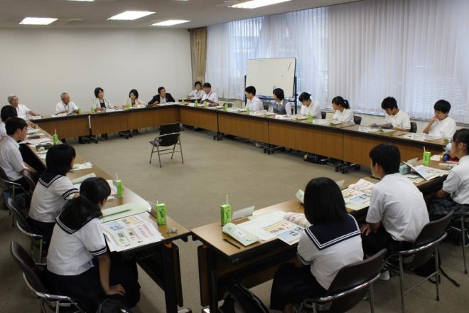 中学生と教育委員との意見交換会02