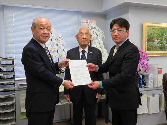 花見川第三小学校花島小学校統合要望書提出写真