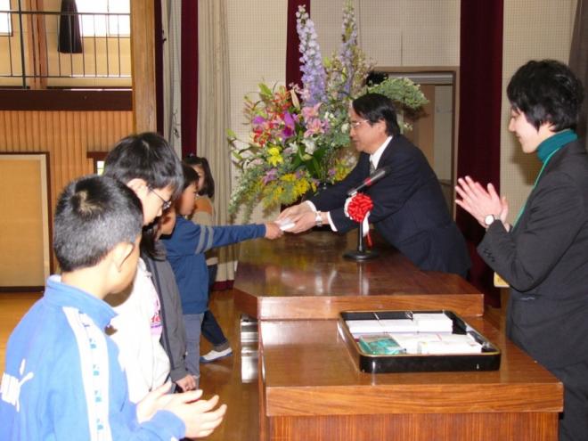 花見川四小閉校式の写真