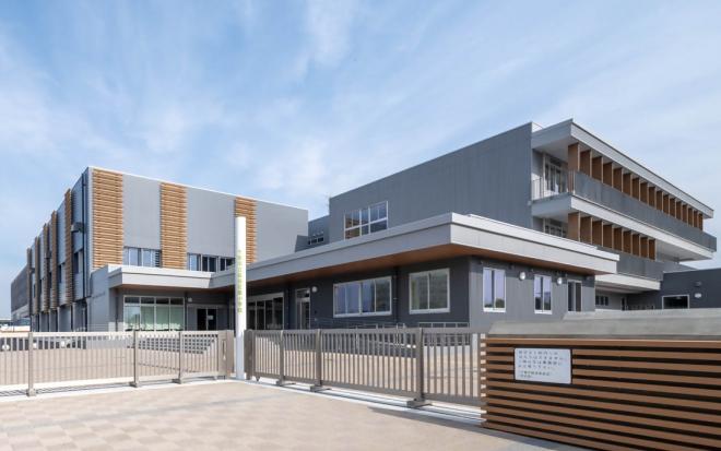 写真：千葉市立幕張若葉小学校の外観