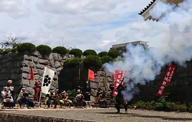 博物館前での演武