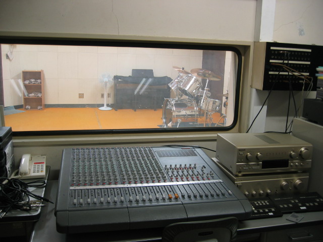 録音室調整室