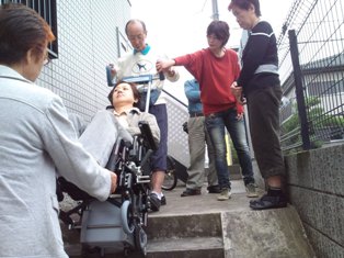 昇降機メーカーによる操作講習