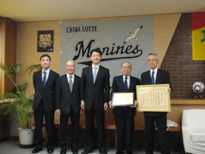 幸町一丁目防犯パトロール隊（市長へ内閣総理大臣賞受賞報告）