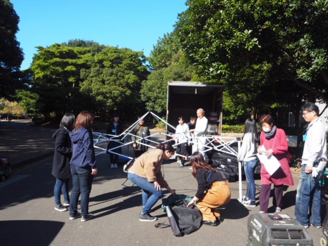 テント設営の様子