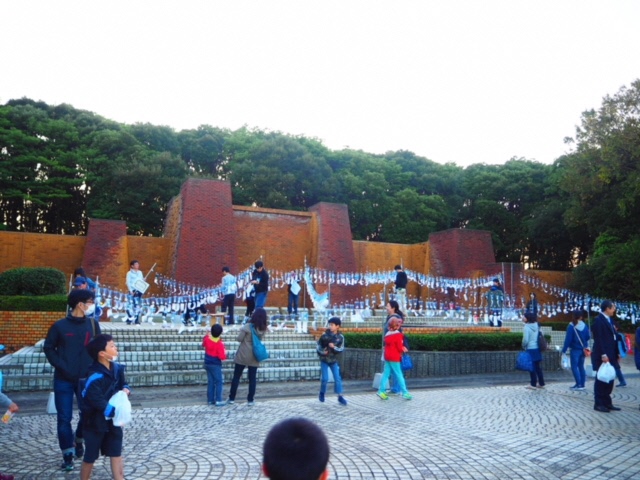 ステージ上設営の様子その2