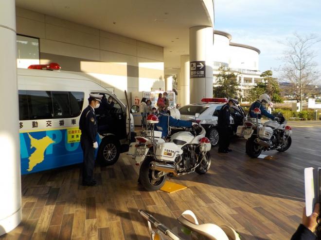 警察車両展示