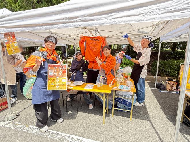浜風祭委員の出店テントの写真