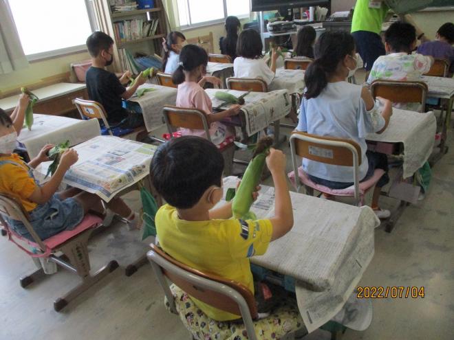 R4とうもろこし皮むき2