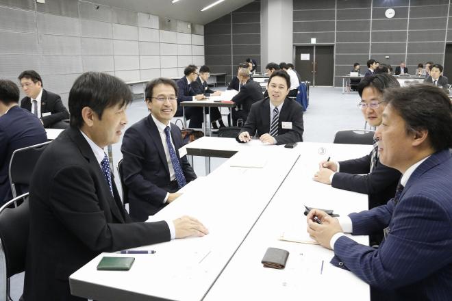 令和元年度イクボス異業種交流会グループディスカッションの様子