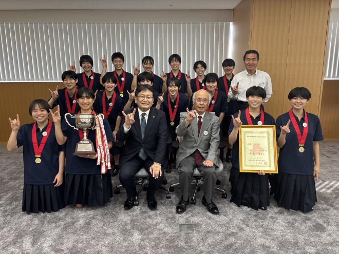 千葉経済大学附属高校バスケットボール部のみなさん