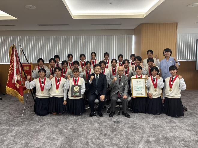 千葉経済大学附属高校ソフトボール部のみなさ