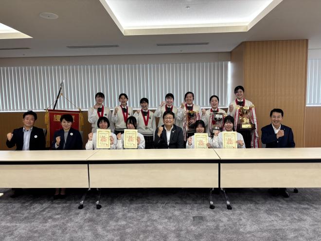 植草学園大学附属高等学校なぎなた部、ソフトテニス部のみなさん