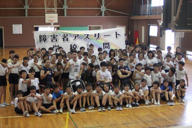 学校訪問集合写真