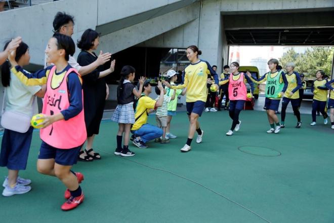 ジェフ千葉レディースHT千葉市デー（ハイタッチ）