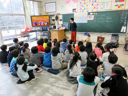 国際交流員による幸町第三小学校訪問
