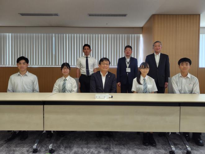 神谷市長とヒューストン市への派遣生、引率者