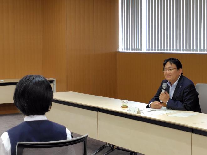 ノースバンクバー市派遣生との懇談の様子