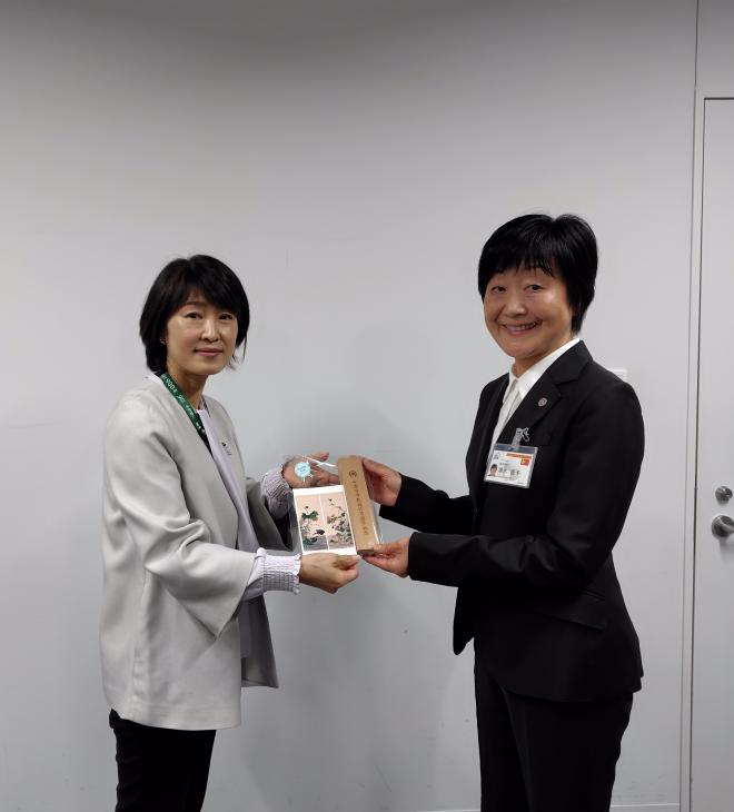 記念品贈呈の様子